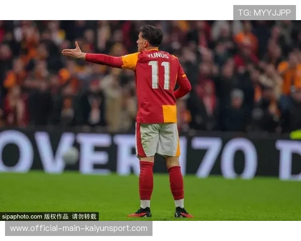 加拉塔萨雷女足杨莉娜首秀冲刺压迫,边路突破直接造险 加拉塔萨雷女足杨莉娜首秀冲刺压迫,边路突破直接造险